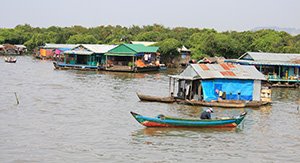 les bateaux au marché flottant de Chong Khneas à Siem Reap