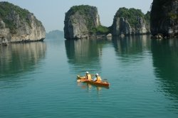 Pêcheurs dans la baie Bai Tu Long