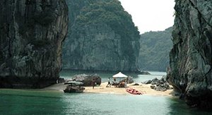 plage à la baie de Bai Tu Long