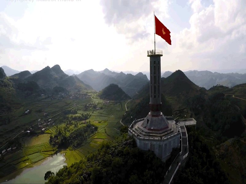 La tour du drapeau de Lung Cu